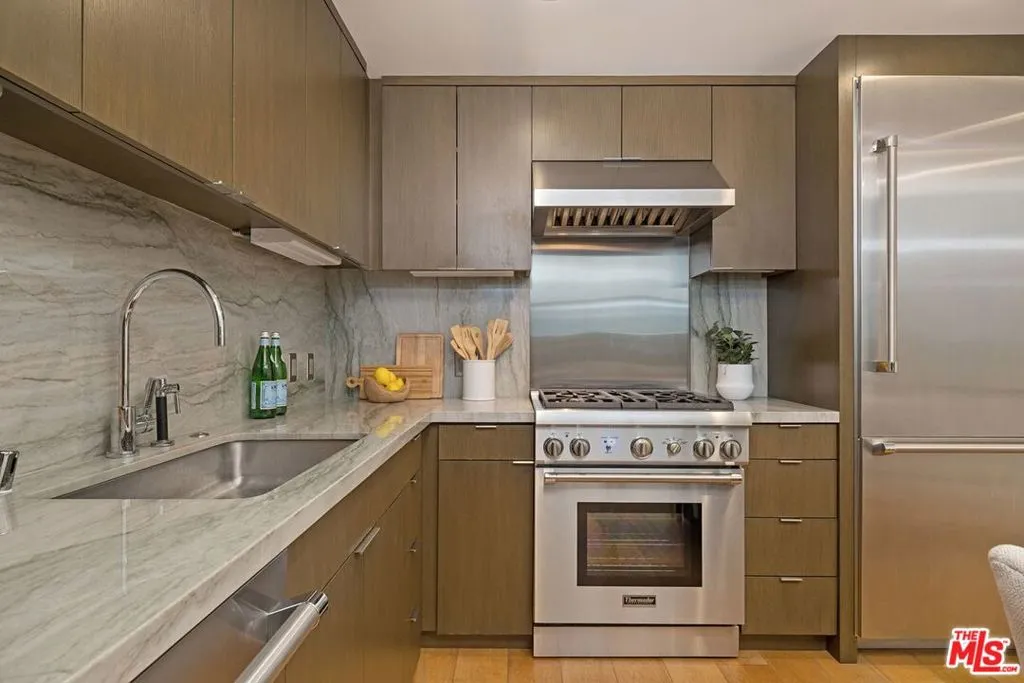 1705 Ocean Ave, Santa Monica, California 90401 home-pic-12