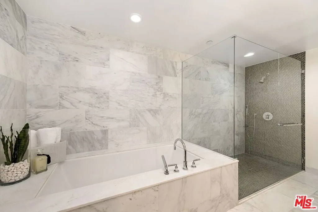 1705 Ocean Ave, Santa Monica, California 90401 home-pic-22