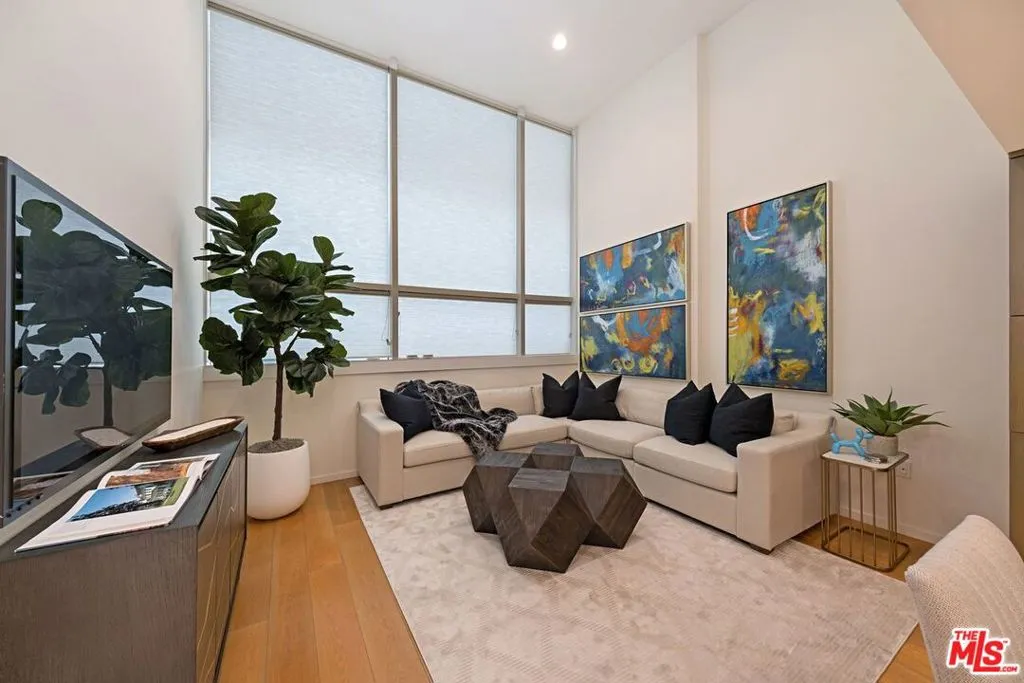 1705 Ocean Ave, Santa Monica, California 90401 home-pic-15