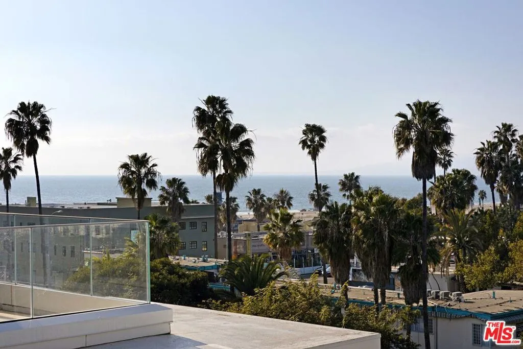 1705 Ocean Ave, Santa Monica, California 90401 home-pic-42