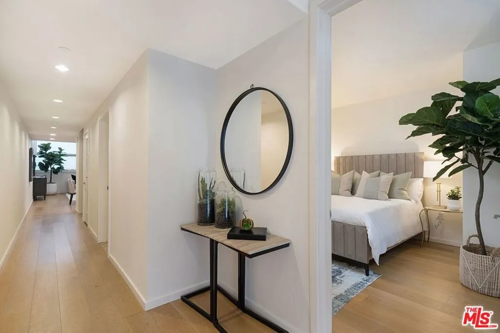 1705 Ocean Ave, Santa Monica, California 90401 home-pic-3