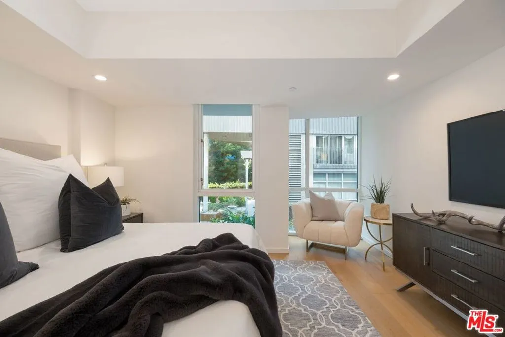 1705 Ocean Ave, Santa Monica, California 90401 home-pic-24