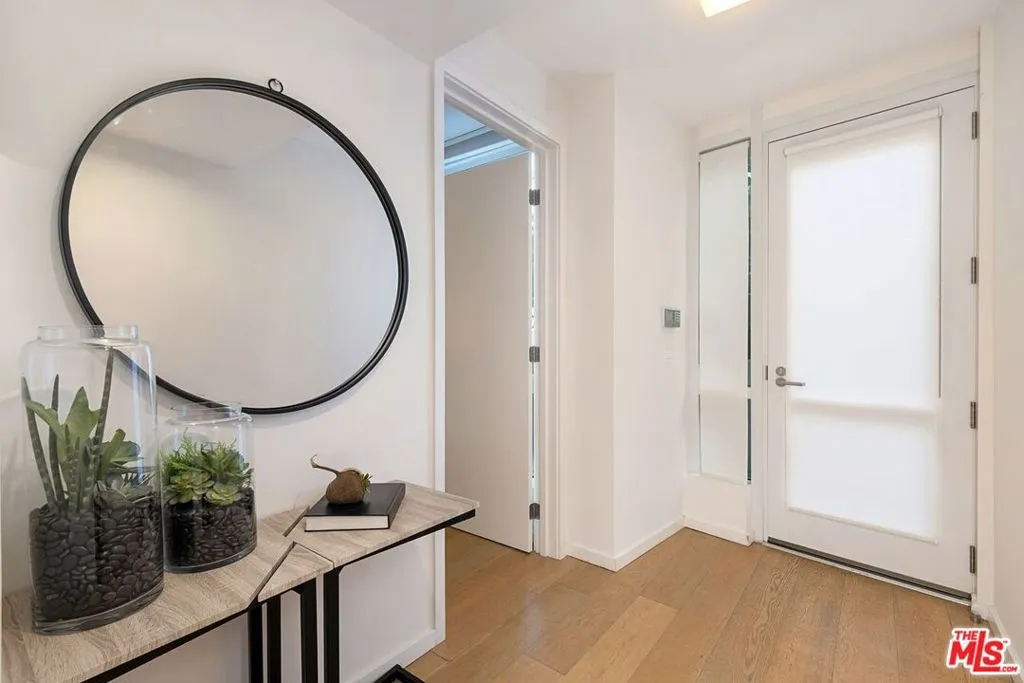 1705 Ocean Ave, Santa Monica, California 90401 home-pic-4
