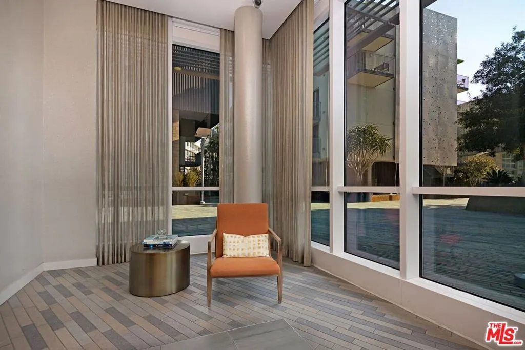 1705 Ocean Ave, Santa Monica, California 90401 home-pic-33