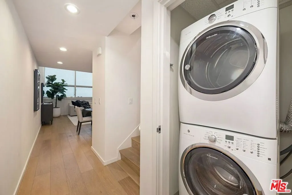 1705 Ocean Ave, Santa Monica, California 90401 home-pic-7