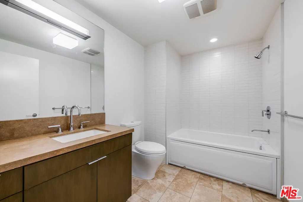1705 Ocean Ave, Santa Monica, California 90401 home-pic-55