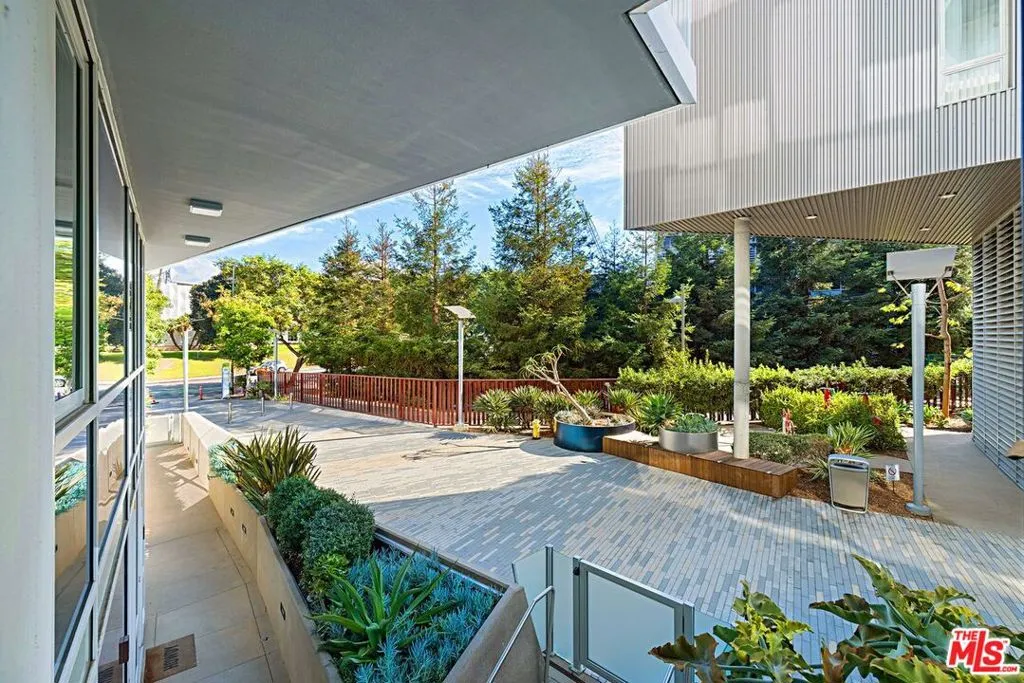 1705 Ocean Ave, Santa Monica, California 90401 home-pic-28