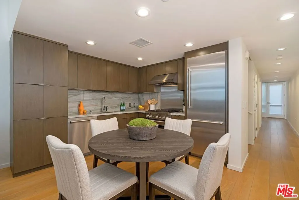 1705 Ocean Ave, Santa Monica, California 90401 home-pic-9