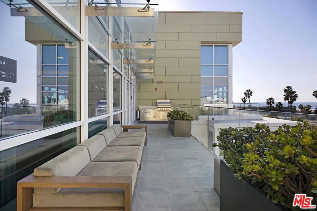 1705 Ocean Ave, Santa Monica, California 90401 home-pic-41