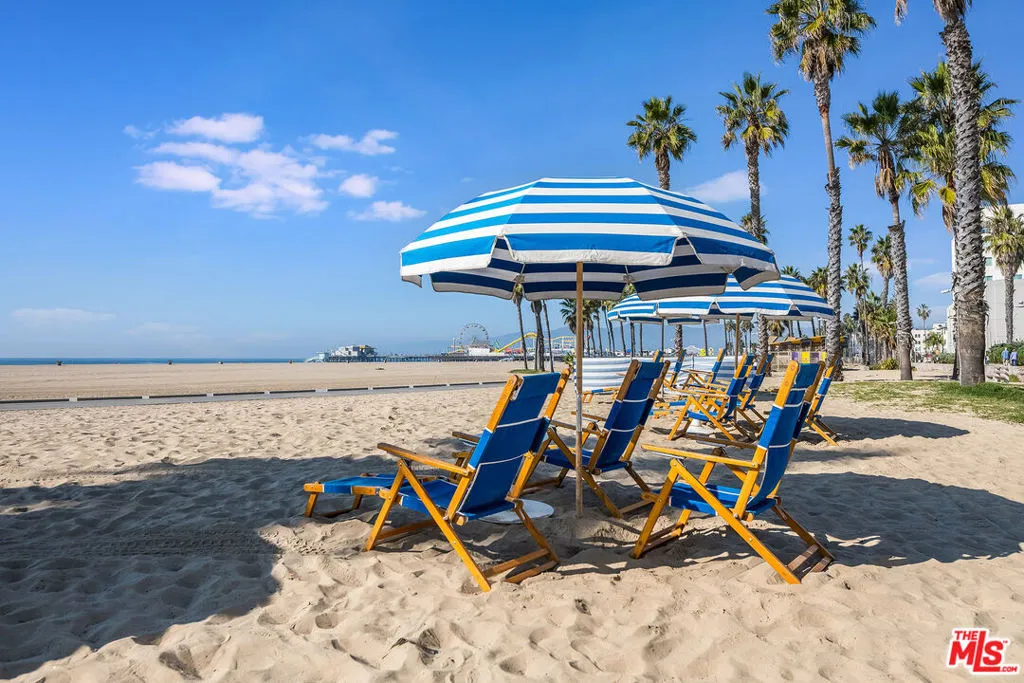 1705 Ocean Ave, Santa Monica, California 90401 home-pic-65
