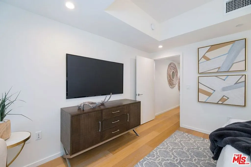 1705 Ocean Ave, Santa Monica, California 90401 home-pic-26