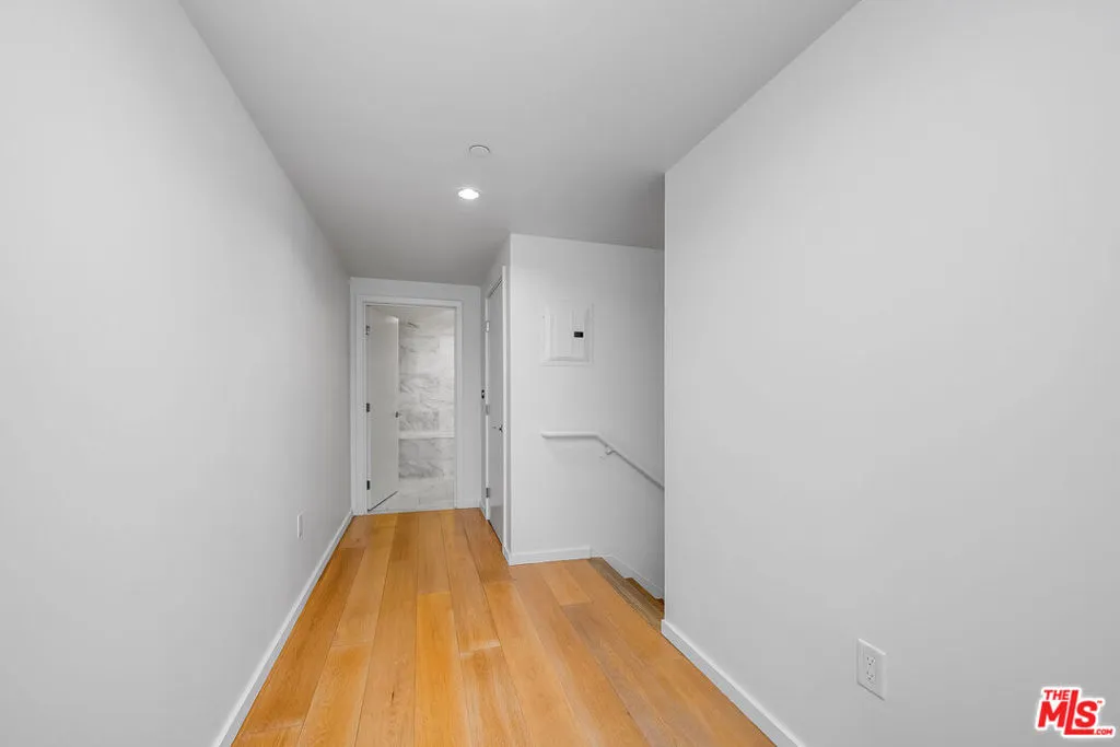 1705 Ocean Ave, Santa Monica, California 90401 home-pic-60