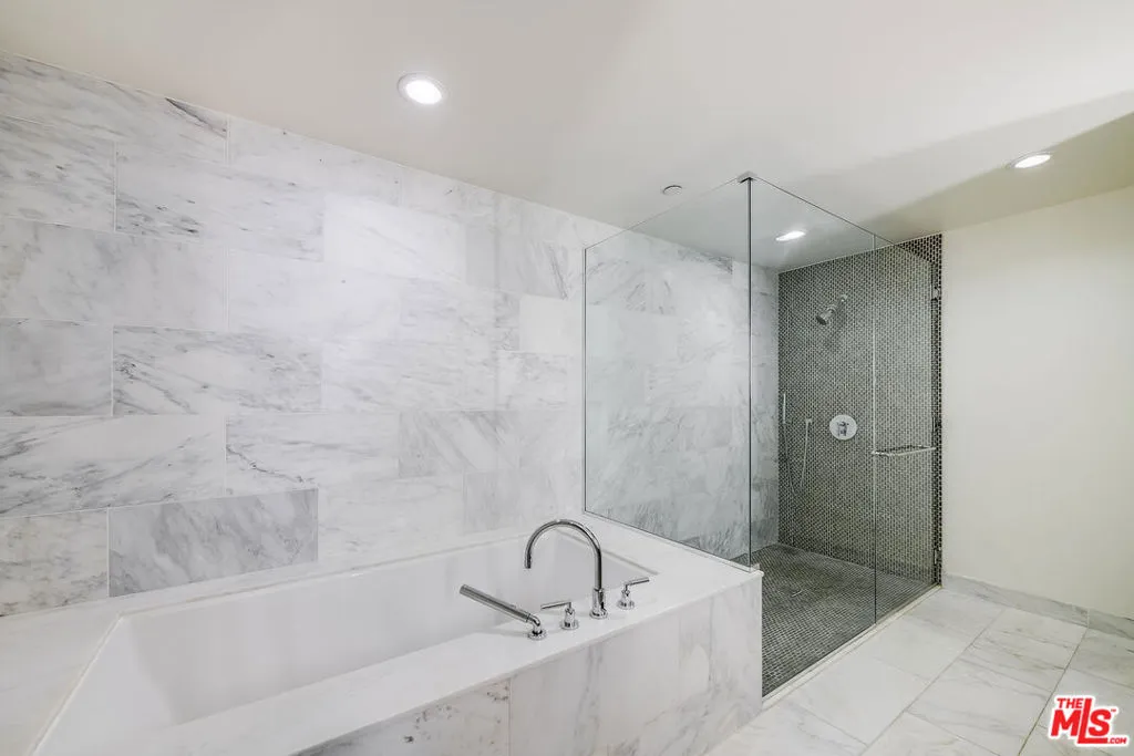 1705 Ocean Ave, Santa Monica, California 90401 home-pic-61