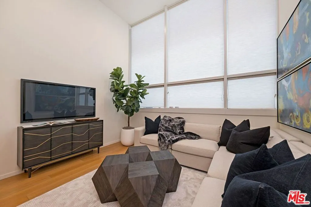1705 Ocean Ave, Santa Monica, California 90401 home-pic-16