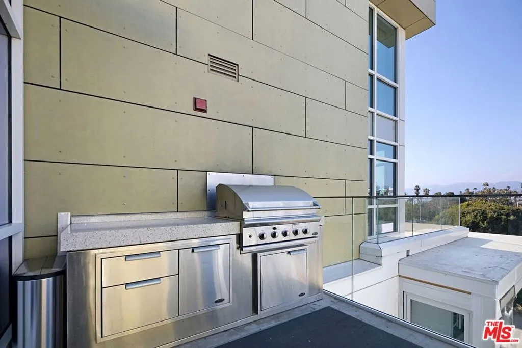 1705 Ocean Ave, Santa Monica, California 90401 home-pic-40