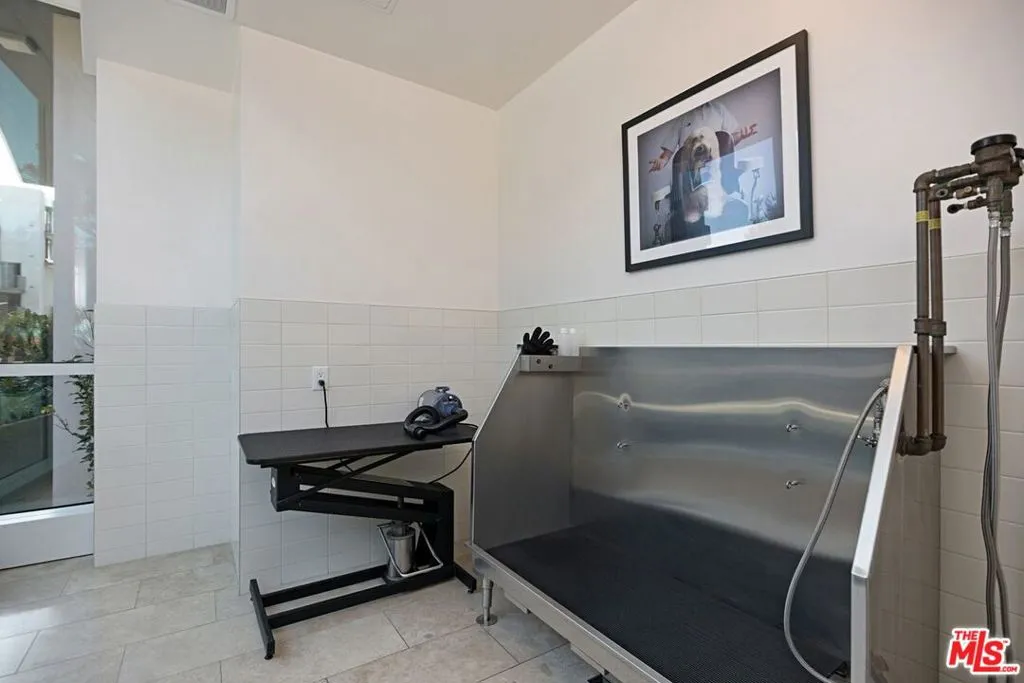 1705 Ocean Ave, Santa Monica, California 90401 home-pic-43