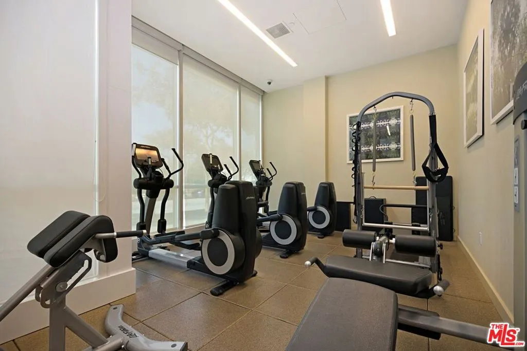 1705 Ocean Ave, Santa Monica, California 90401 home-pic-35