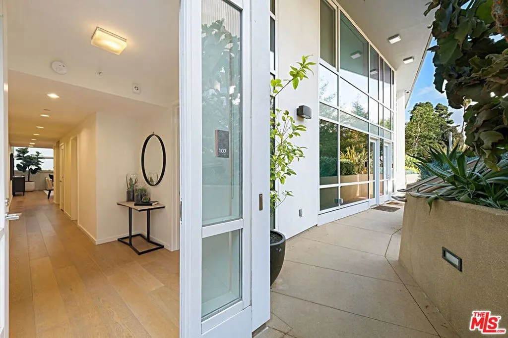 1705 Ocean Ave, Santa Monica, California 90401 home-pic-0