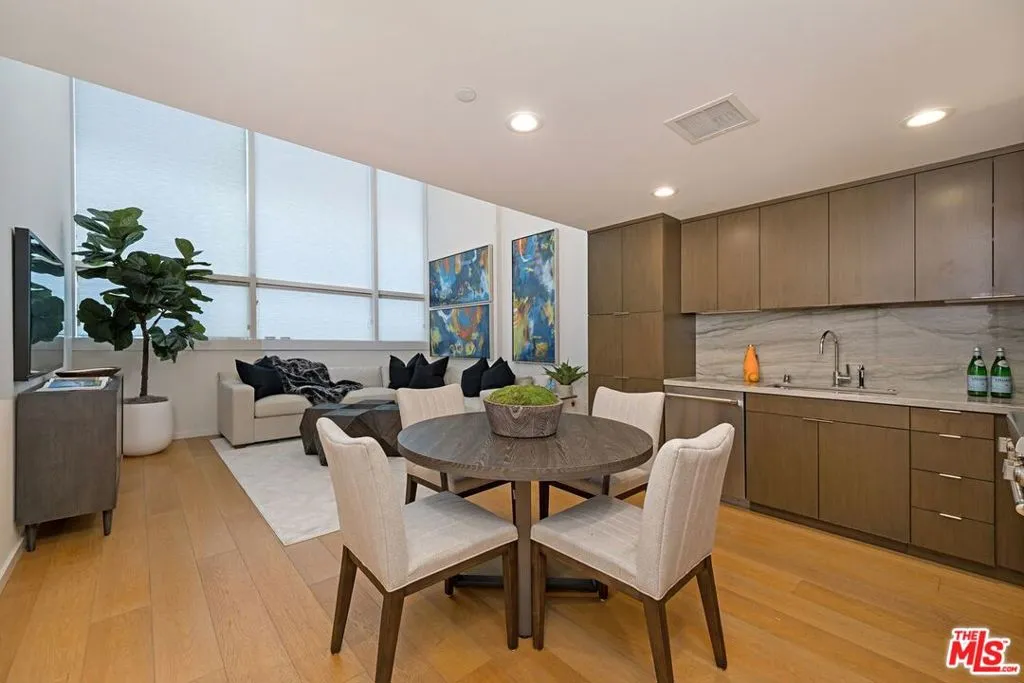 1705 Ocean Ave, Santa Monica, California 90401 home-pic-8