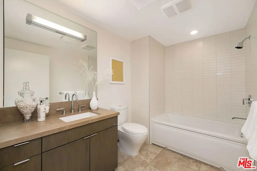 1705 Ocean Ave, Santa Monica, California 90401 home-pic-6