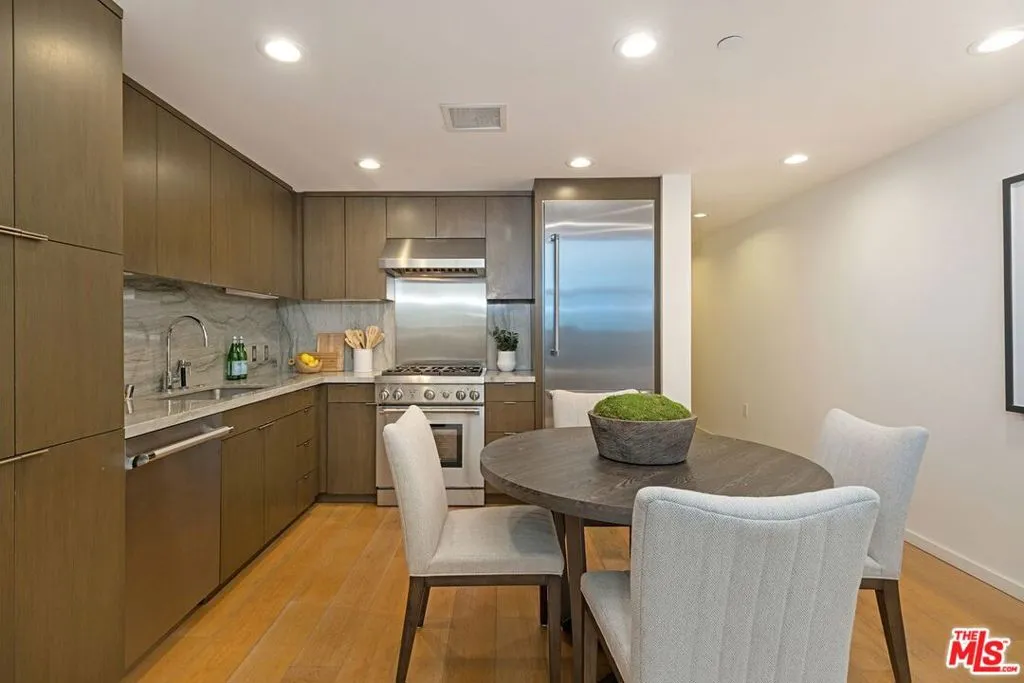 1705 Ocean Ave, Santa Monica, California 90401 home-pic-10