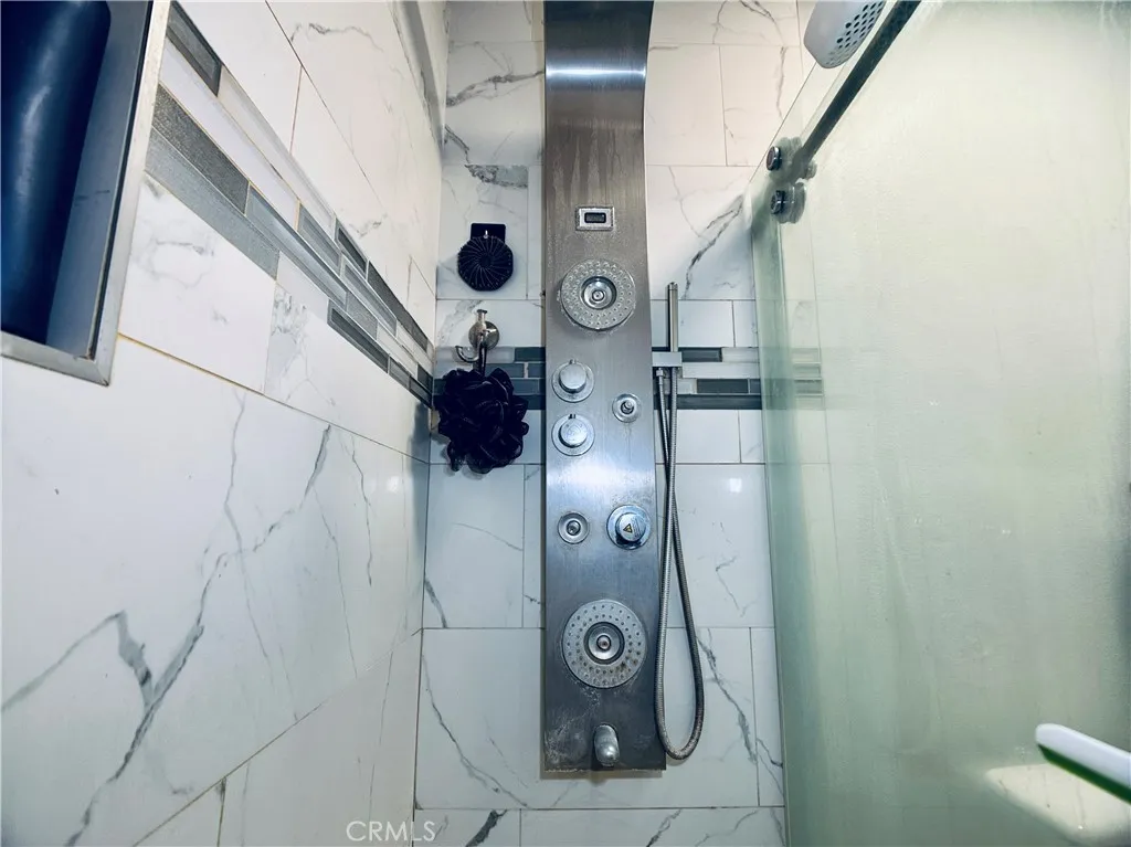 7707 Bolton Avenue, Riverside, California 92503 home-pic-19