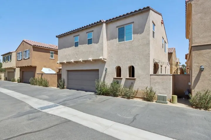 2-web-or-mls-Via De La Paz-S1208-002