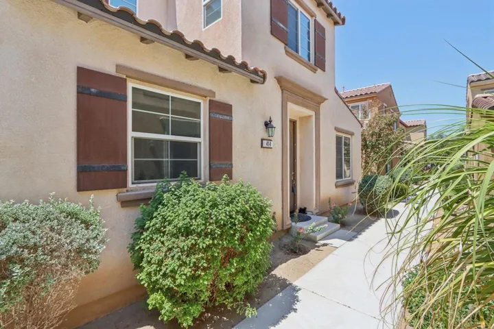 4-web-or-mls-Via De La Paz-S1208-004