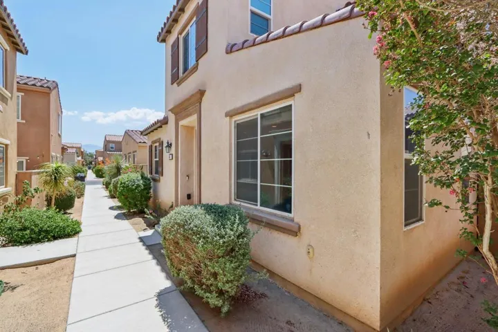 5-web-or-mls-Via De La Paz-S1208-005