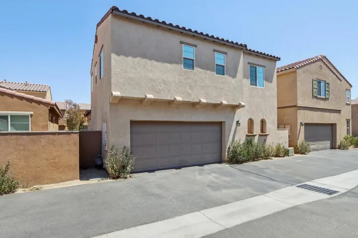 3-web-or-mls-Via De La Paz-S1208-003