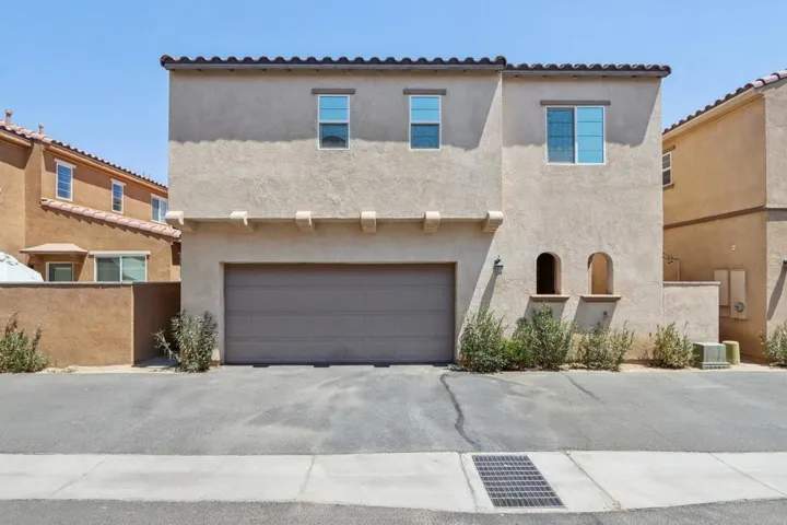 1-web-or-mls-Via De La Paz-S1208-001