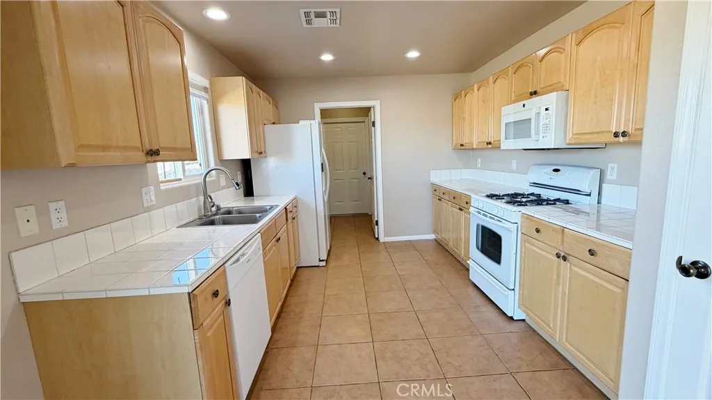 6963 Utah Trail, 29 Palms, California 92277 home-pic-5