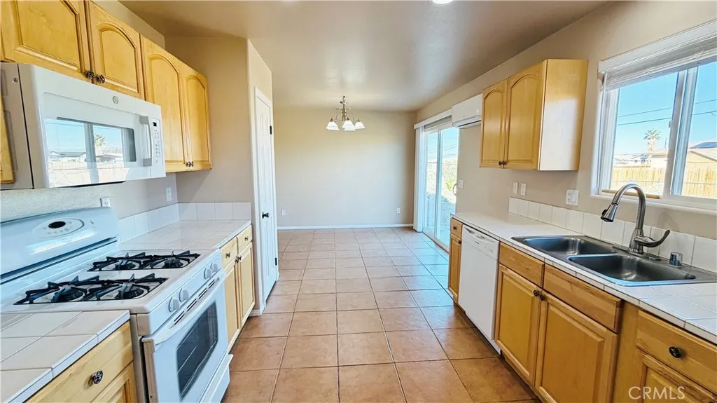 6963 Utah Trail, 29 Palms, California 92277 home-pic-8