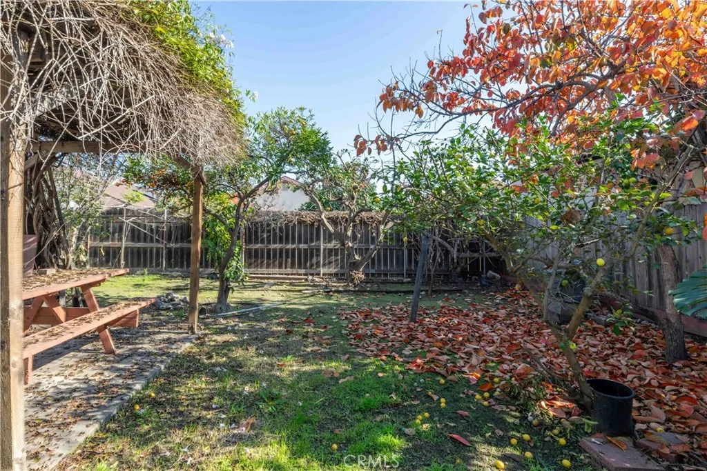 2346 Hayes Avenue, Long Beach, California 90810 home-pic-33