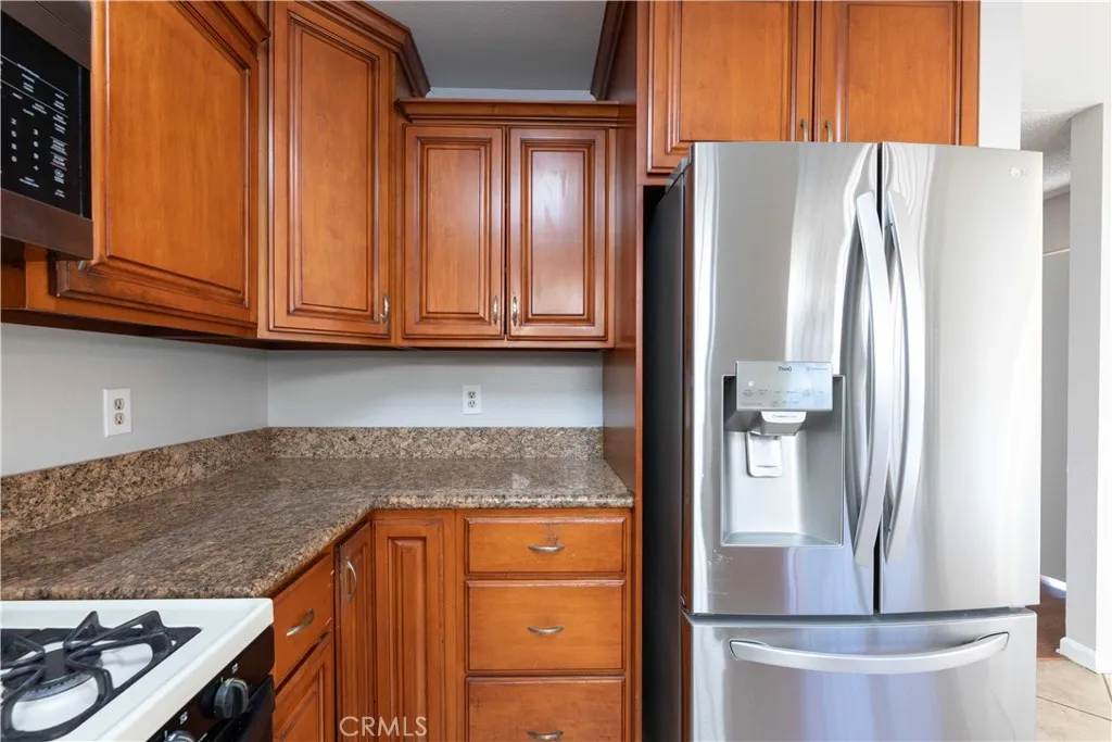 2346 Hayes Avenue, Long Beach, California 90810 home-pic-17