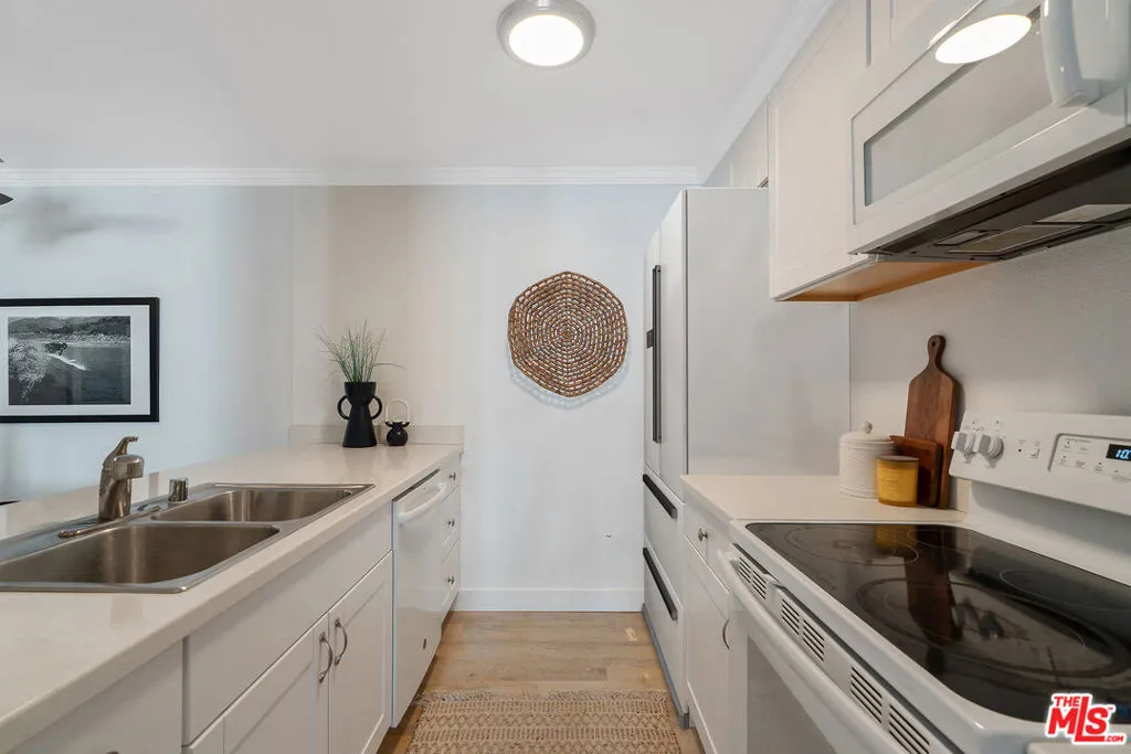 4900 Overland Avenue 243, Culver City, California 90230 home-pic-7