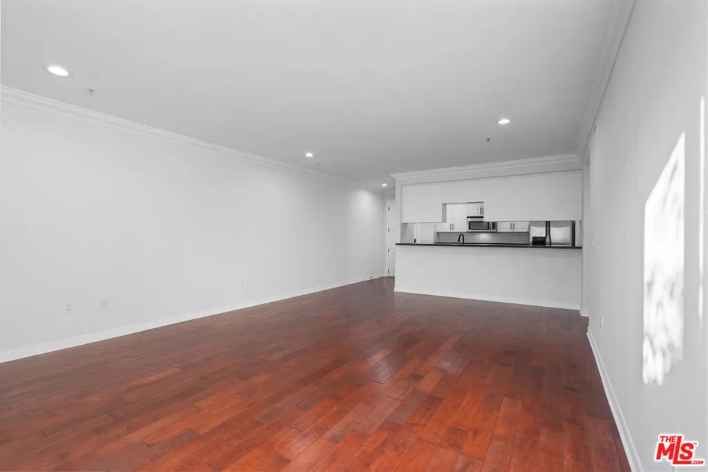 1401 S St Andrews Place 201, Los Angeles, California 90019 home-pic-8