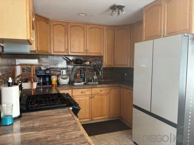 944 Maya St, Spring Valley, California 91977 home-pic-8