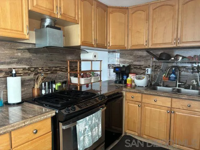 944 Maya St, Spring Valley, California 91977 home-pic-1