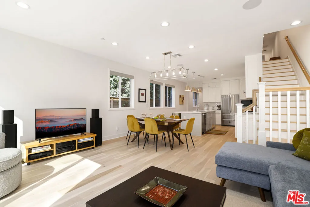 1741 S S Marvin Ave, Los Angeles, California 90019 home-pic-1