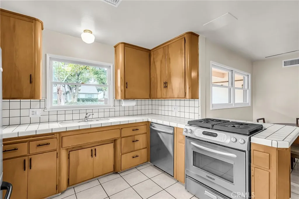 5648 Laredo, Riverside, California 92506 home-pic-5