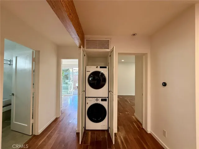 2302 Oakwood Avenue, Venice, California 90291