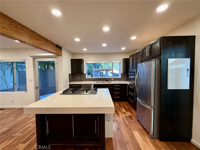 2302 Oakwood Avenue, Venice, California 90291