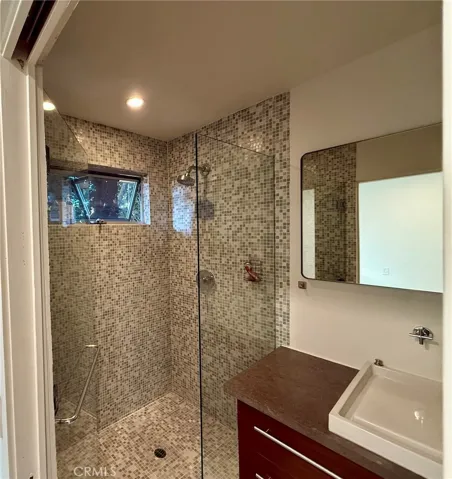 2302 Oakwood Avenue, Venice, California 90291