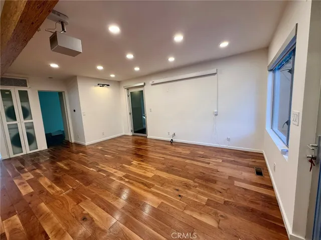 2302 Oakwood Avenue, Venice, California 90291