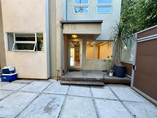 2302 Oakwood Avenue, Venice, California 90291