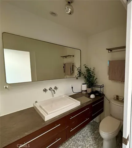 2302 Oakwood Avenue, Venice, California 90291