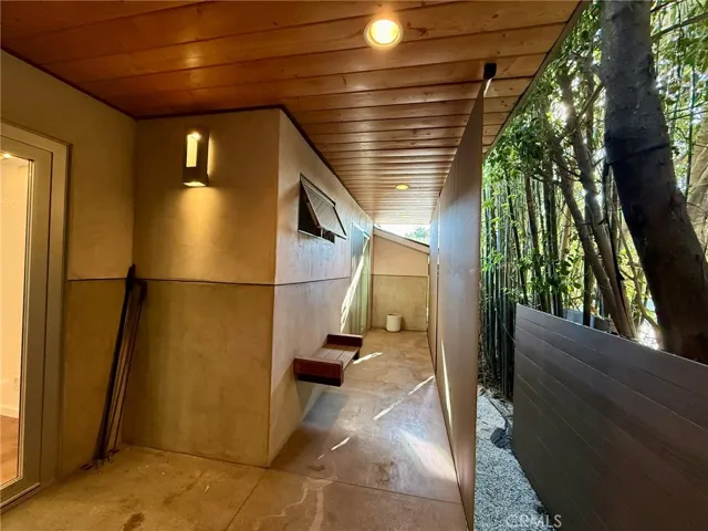 2302 Oakwood Avenue, Venice, California 90291