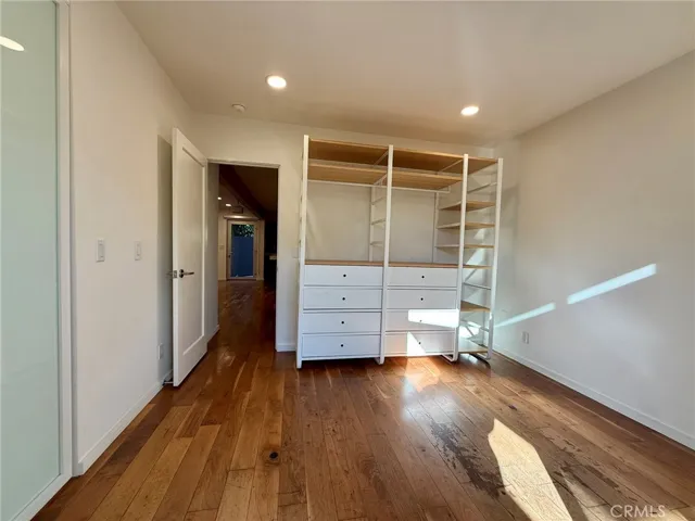 2302 Oakwood Avenue, Venice, California 90291