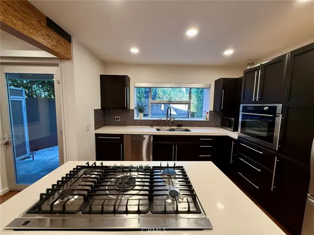 2302 Oakwood Avenue, Venice, California 90291